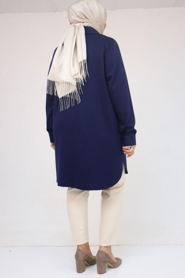 58126 Büyük Beden Düğmeli Aksesuar Detaylı Modal Tunik - İndigo - 3