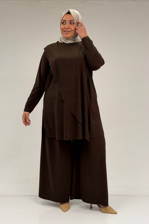 67004 Büyük Beden Önü Ve Arkası Pelerin Detaylı Sandy Pantolonlu Takım - Kahve - 1