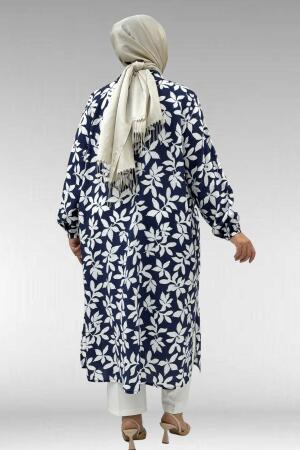 68046 Büyük Beden Hakim Yaka Boydan Düğmeli Mango Tunik - Yaprak Desenli Lacivert - 3