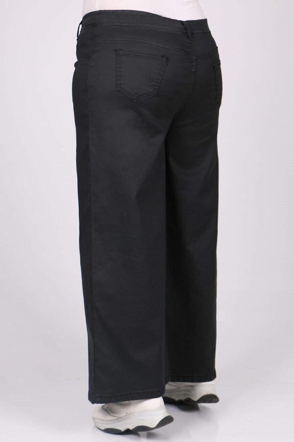 9142-2 Büyük Beden Mat Deri Görünümlü Bol Paça Kot Pantolon - Siyah - 3