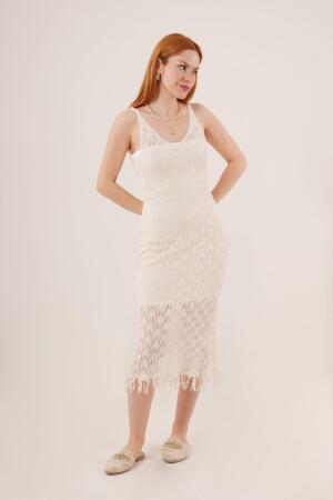 Ajurlu V Yaka Püskül Detaylı Krem Elbise - 3