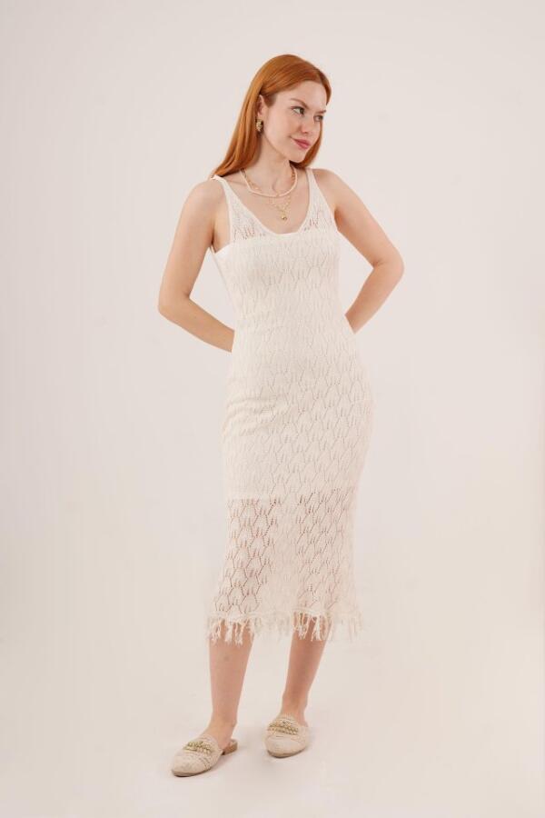 Ajurlu V Yaka Püskül Detaylı Krem Elbise - 3