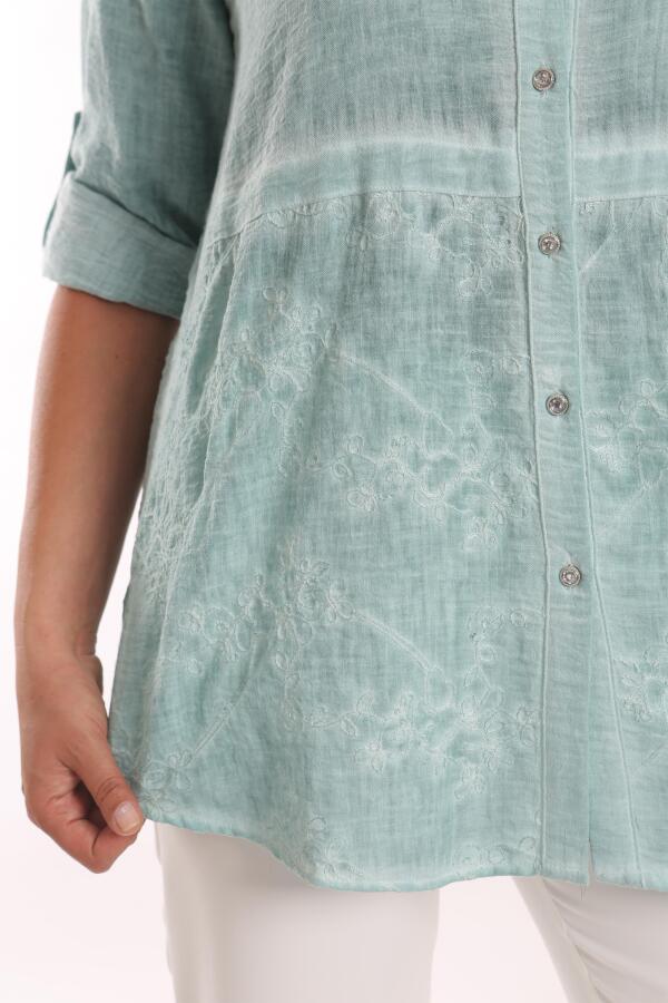 Angelino Büyük Beden Mint Ön Alt Nakışlı Batik Yıkamalı Gömlek - 3