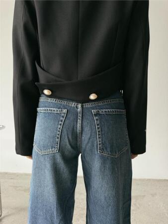 ARKASI İNCİ DÜĞME DETAYLI CROP CEKET - Siyah - 4