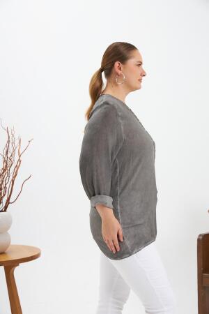 Arma Detaylı Büyük Beden Yıkamalı Bluz Füme - 3