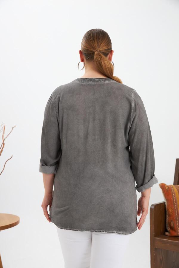 Arma Detaylı Büyük Beden Yıkamalı Bluz Füme - 5