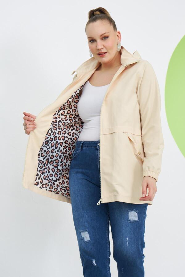 Astarı Leopar Desenli Büyük Beden Krem Trençkot - 2