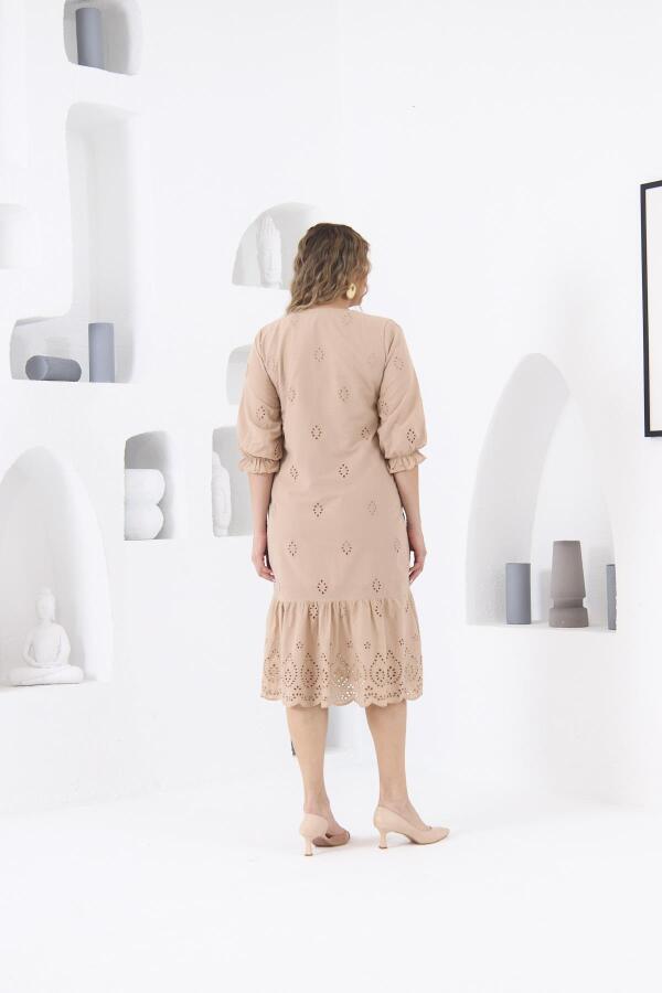 Astarlı Kolları Lastikli Brode Büyük Beden Elbise Krem - 7