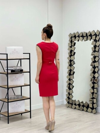 Atlas Kumaş Kare Yaka Omuz Taşlı Püsküllü Elbise - KIRMIZI - 5