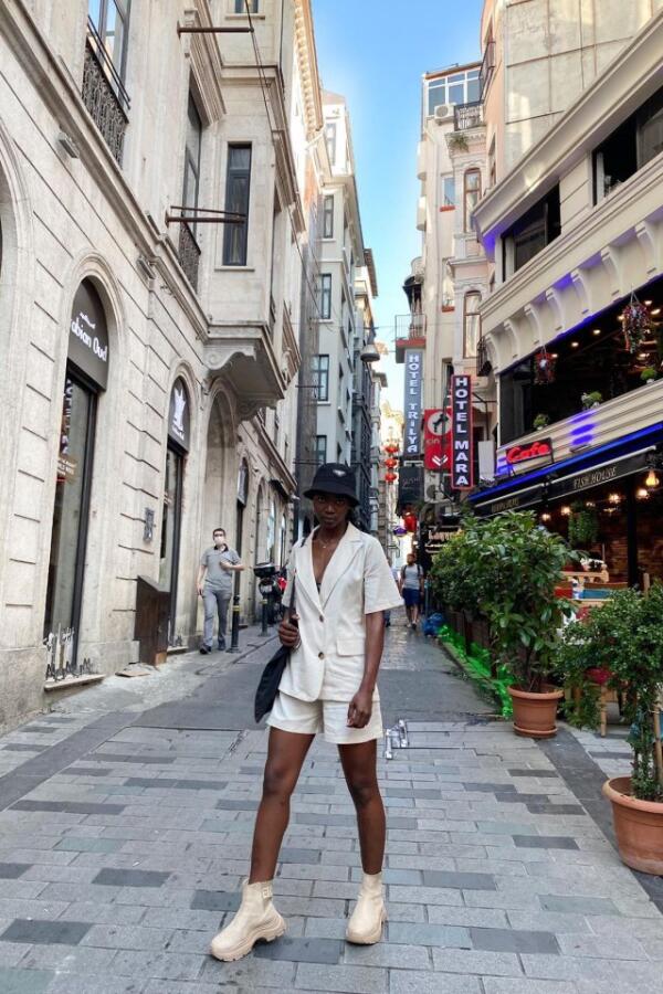 Bej Ceket Ve Şort Takım - 1