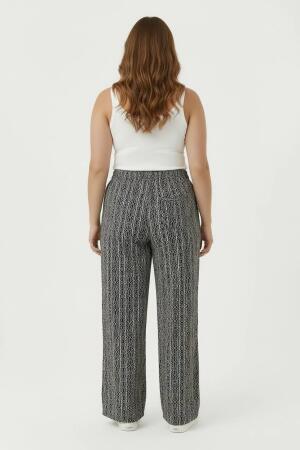 Bel Bağcıklı Siyah Beyaz Desenli Kadın Büyük Beden Bol Paça Pantolon Siyah - 4