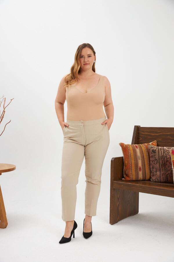 Bel Lastikli Paça Mini Yırtmaçlı Büyük Beden Krem Kumaş Pantolon - 5