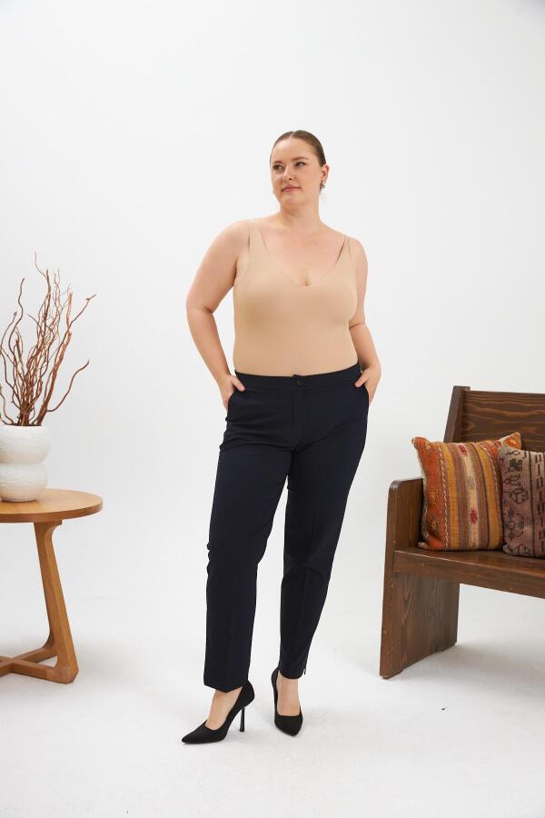Bel Lastikli Paça Mini Yırtmaçlı Büyük Beden Lacivert Kumaş Pantolon - 5