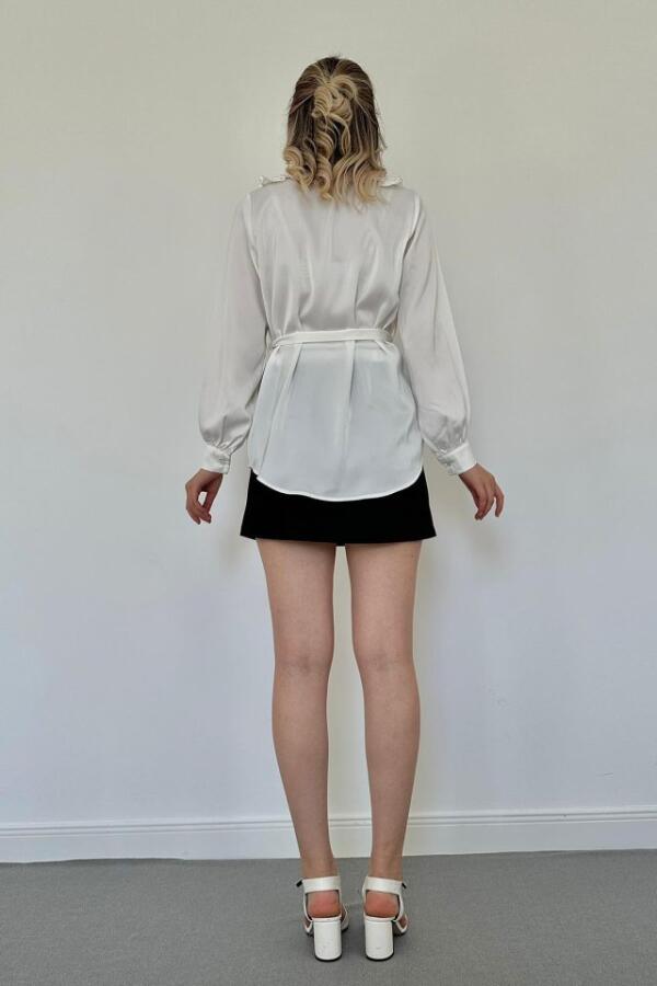 Beyaz Yakası Fırfırlı Kuşaklı Saten Gömlek - 4