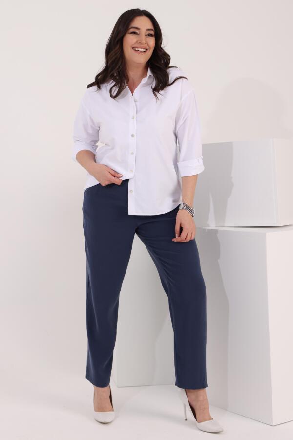 Trend42plus Büyük Beden Arka At Nakış Detaylı Oversize Beyaz Gömlek - 4