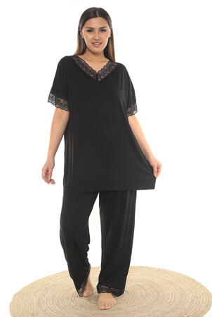 Büyük Beden Battal Yaka ve Kol Kenarı Dantel Detaylı Esnek Pijama Takımı Siyah TKA - 1