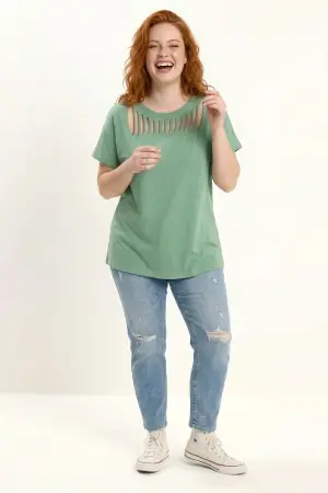 Büyük Beden Bisiklet Yaka Kesik Detaylı Oversize Tişört - Shape of You (1)
