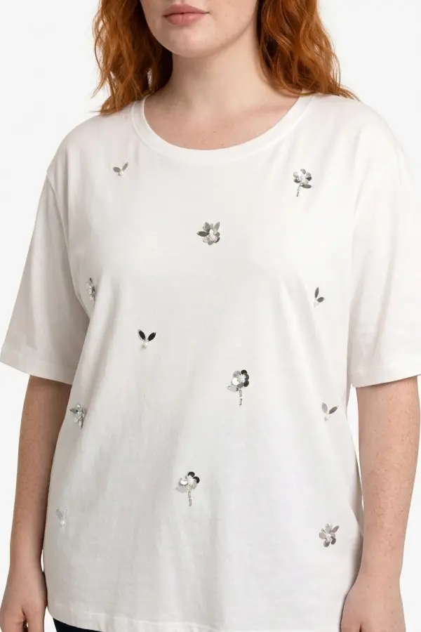 Büyük Beden Çiçek Aplikeli Taş ve İnci Detaylı Bisiklet Yaka T Shirt - 3