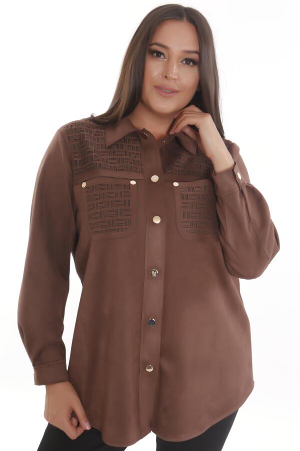Büyük Beden Çıt Çıt Düğmeli Cep ve Omuz Lazer Kesim Detaylı Kahverengi Süet Gömlek - 1