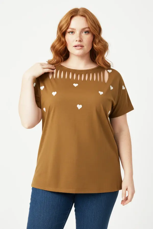 Büyük Beden İşlemeli Kalp Detaylı T-shirt - 1
