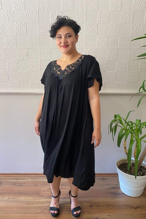 Büyük Beden Kadın Pelerin Kollu Dantelli nakışlı V Yaka Penye Elbise TKA - 2
