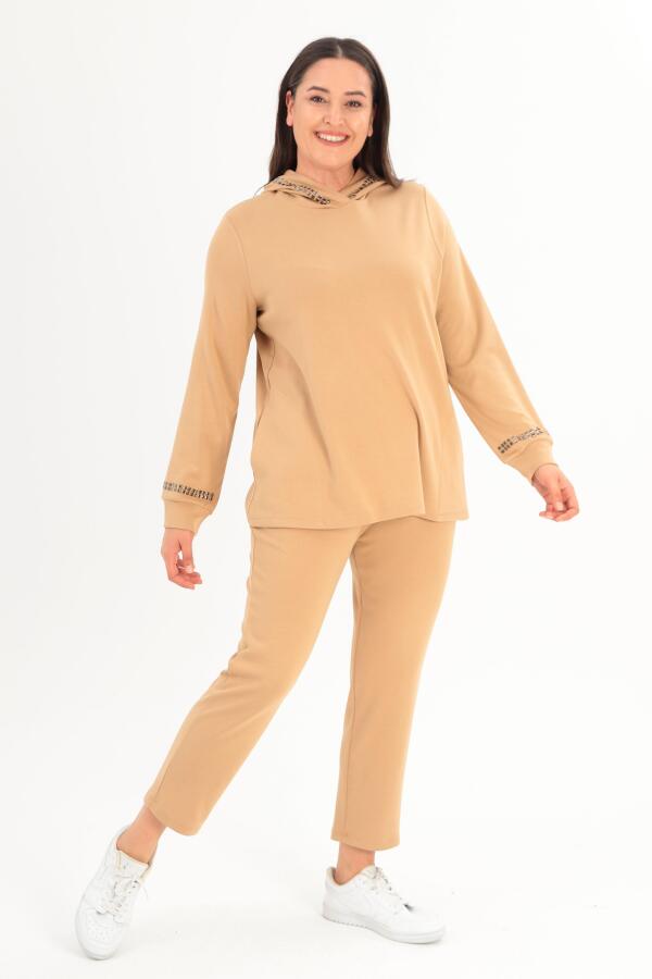 Trend42plus Büyük Beden Kapüşon Yaka Sweat Pantolon Bej Takım - 3