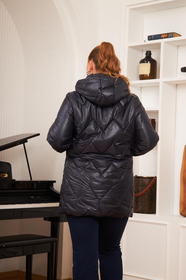 Büyük Beden Kapüşonlu Kapitone Şişme Mont Lacivert - 12