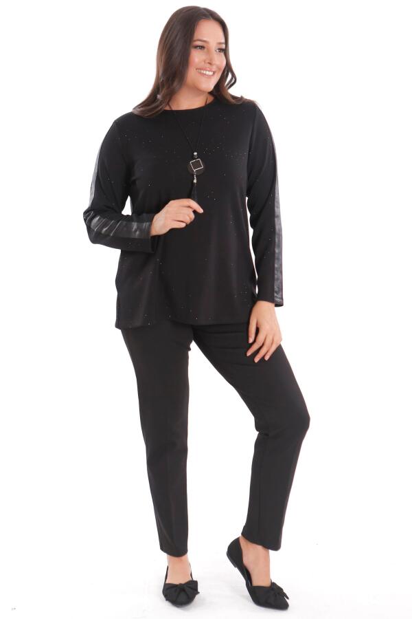 Büyük Beden Kolu Deri Şerit Detaylı Kendinden Taşlı Siyah Bluz - 4
