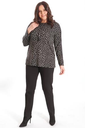 Büyük Beden Kolye Detaylı Dijital Baskılı Kollar Deri Şeritli Siyah Bluz - 6