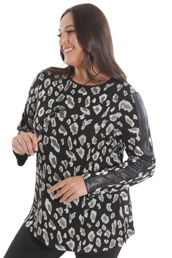 Büyük Beden Leopar Desenli Kollar Deri Şeritli Siyah Bluz - 3