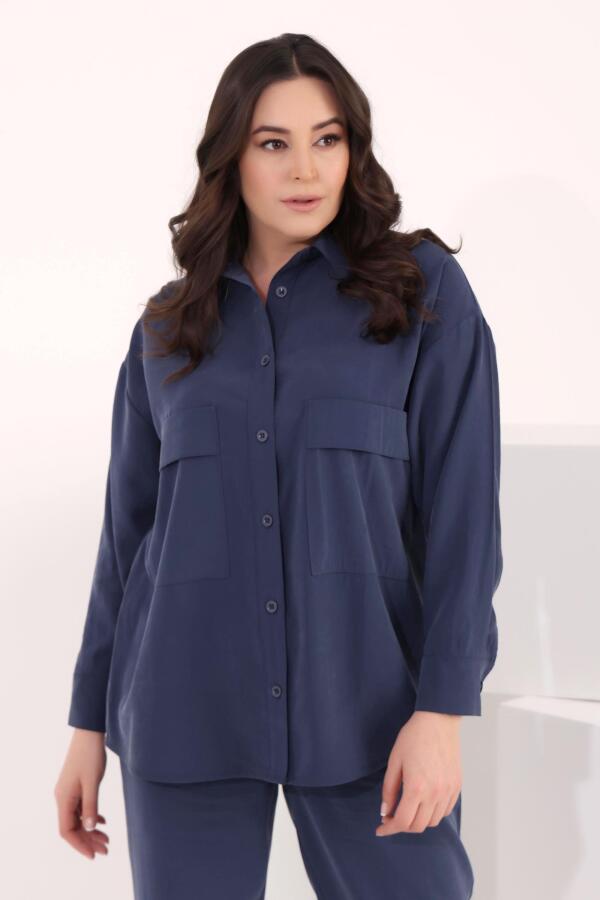Trend42plus Büyük Beden Oversize Süs Cep Detaylı İndigo Gömlek Pantolon Takım - 2