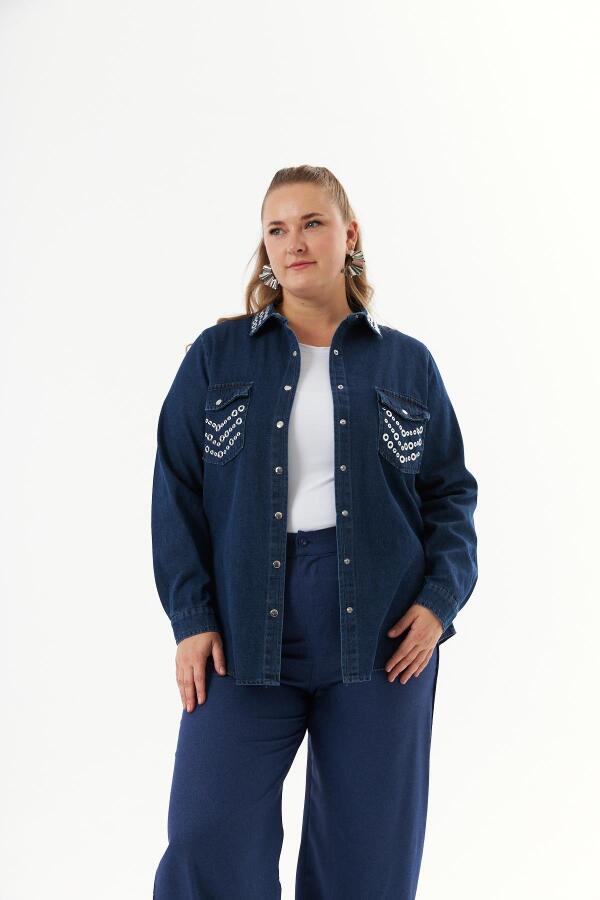 Büyük Beden Yaka ve Cep Aksesuarlı Denim Gömlek Mavi - 1