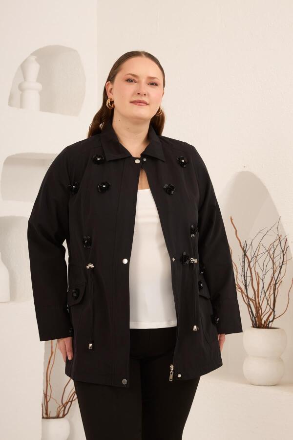 Çiçek Aplikeli Kadın Büyük Beden Trençkot Siyah - 1