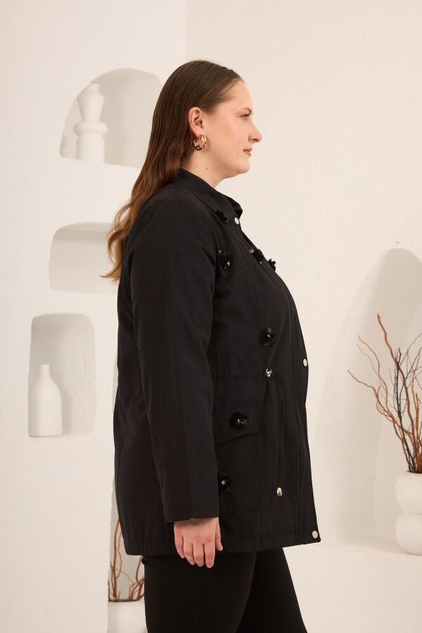 Çiçek Aplikeli Kadın Büyük Beden Trençkot Siyah - 4