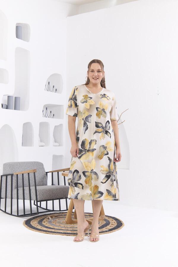 Çiçek Desenli Büyük Beden Sarı Elbise - 3