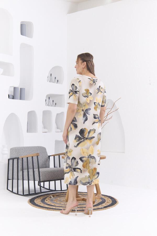 Çiçek Desenli Büyük Beden Sarı Elbise - 5