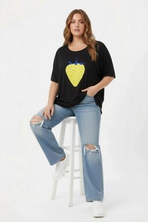 Çilek Desenli Taş İşlemeli Büyük Beden Tişört Siyah - RMG (1)