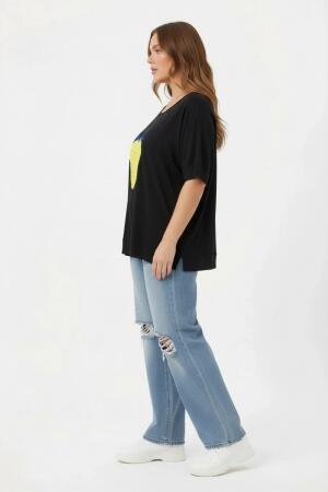 Çilek Desenli Taş İşlemeli Büyük Beden Tişört Siyah - 5