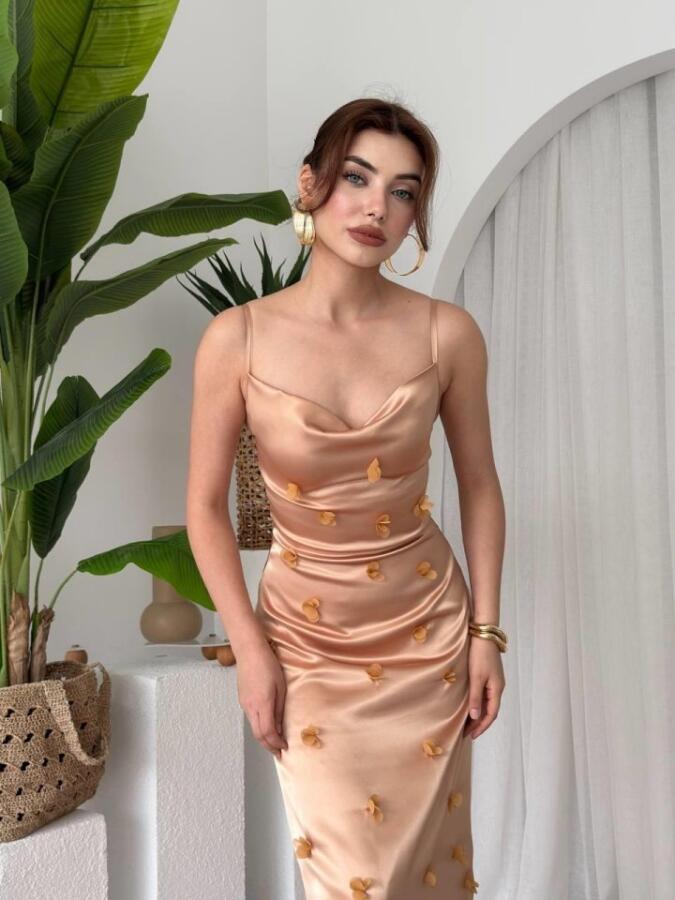 Dora Çiçek Detaylı Elbise - 1