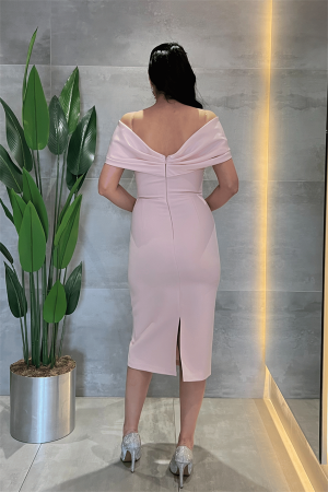Double Kumaş Taş Detaylı Kayık Yaka Kalem Elbise - PUDRA - 5