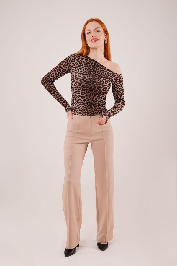 Düşük Omuz Detaylı Leopar Desen Bluz - 3