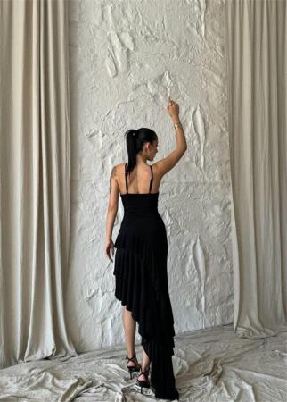 GÜLLÜ ELBİSE ASİMETRİK KATLI - Siyah - ANGELINO BuyukBedeniz (1)