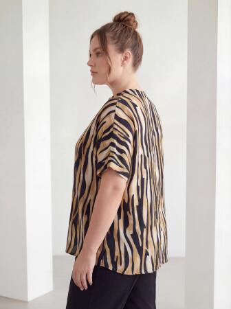 Hakim Yaka Zebra Desen Büyük Beden Bluz Siyah - 2