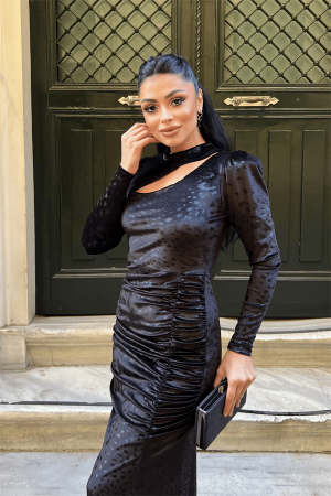 Kadife Kumaş Büzgü Detaylı Elbise - SİYAH - 4