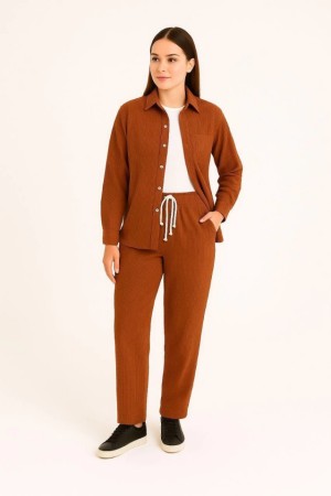Kadife Oversize Takım – Gömlek Ve Pantolon İkili Set Füme Corduroy Şıklığı, Rahat Ve Zarif Duruş Yumuşak Dokulu Kadife Kumaş, Düğmeli Gömlek Üst Ve Lastikli Pantolon Alt Parça Ile Gün Boyu Konfor- Kiremit - 1