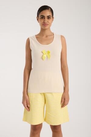 Angelino Kadın Beyaz Kurdele Detaylı Sarı Çizgili Şortlu Pijama Takımı - Angelino (1)