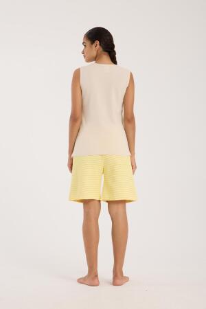 Angelino Kadın Beyaz Kurdele Detaylı Sarı Çizgili Şortlu Pijama Takımı - 3