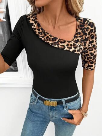 Kadın Kısa Kollu Asimetrik Kesim V Detaylı Leopar Desenli Viskon Bluz - 2