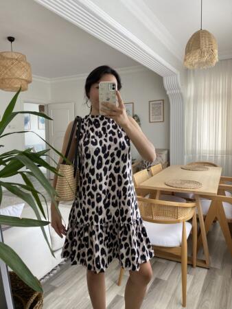 Kadın Kolsuz Sırttan Bağlamalı Fırfırlı Leopar Desenli Süprem Elbise - 3