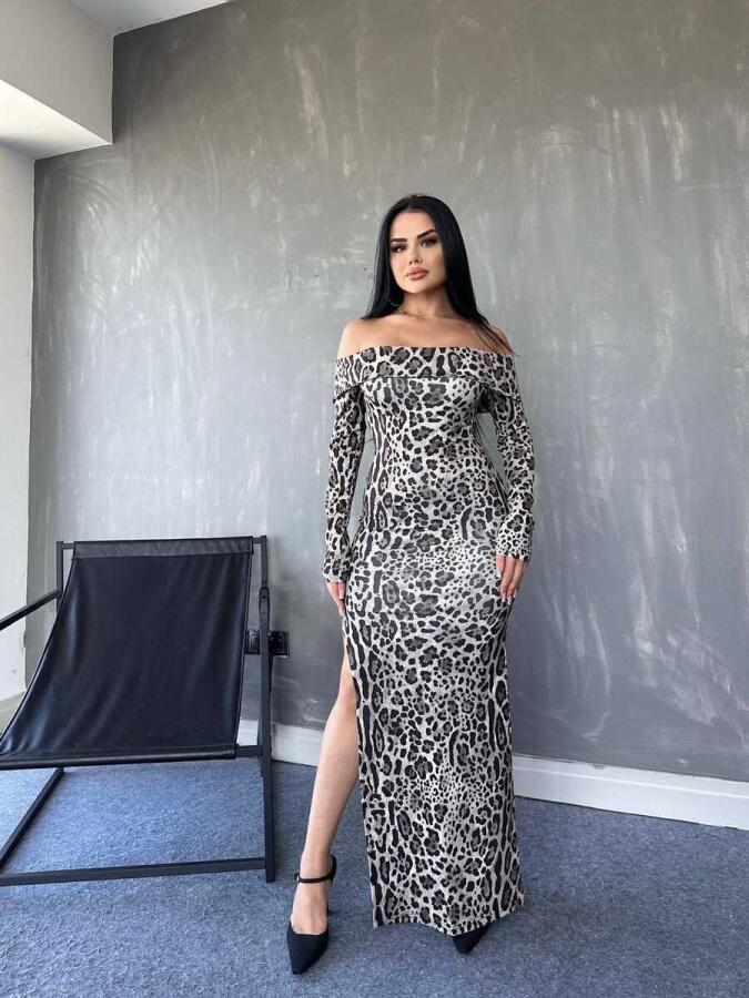 Kadın Madonna Yaka Dalgıç Kumaş Leopar Desen Maxi Boy Derin Yırtmaçlı Elbise - 1